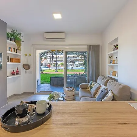 Apartment Golden Mile Getaway, Garden View, Pool & Comfort Marbella